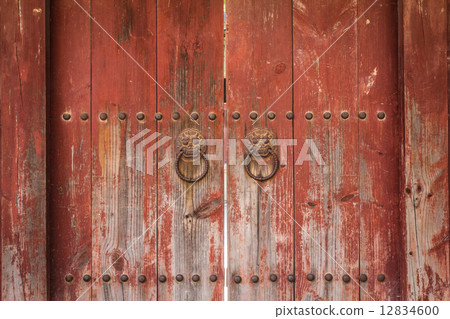 Details of a wooden door of Bulguksa temple in Gyeongju, Korea. Details of a wooden door of Bulguksa temple in Gyeongju, Korea. 12834600