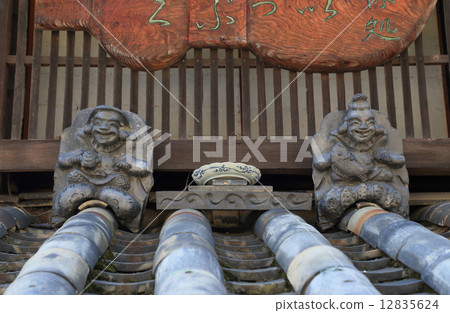 Takehara City, "Ebisu and Daikoko" on the roof of a store near Chu-do in the townscape preservation area 12835624