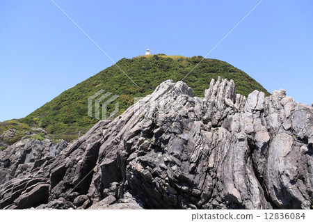 室戶地質公園Hilltopogama海灘,濁積岩和室戶角燈塔的坍塌結構 室戶地質公園Hilltopogama海灘,濁積岩和室戶角燈塔的坍塌結構 12836084