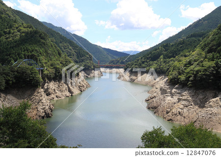 The water storage rate declined (27%) The third intake restriction entered Hayamiura Dam (Hayamiura Lake), near the Yuzuki Bridge 12847076