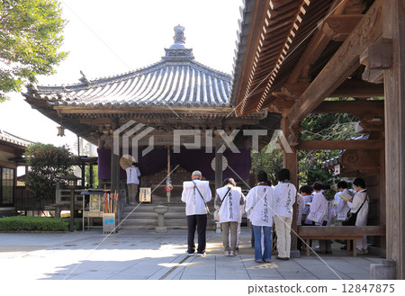 四國佛第十三佛教徒“Dainichi-ji”Daishodo和Pilgrim先生 四國佛第十三佛教徒“Dainichi-ji”Daishodo和Pilgrim先生 12847875
