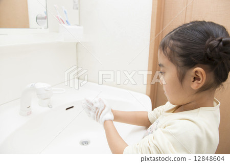 Girls to wash hands Girls to wash hands 12848604