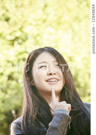 Thinking smiling woman Thinking smiling woman 12848684