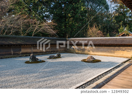 Kyoto World Heritage Ryoanji Temple Garden 12849302