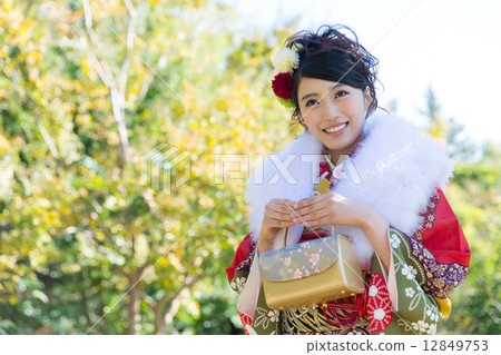Woman in long-sleeved kimono Woman in long-sleeved kimono 12849753