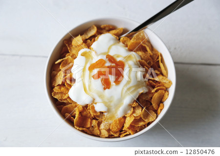 Cornflakes in a bowl with yogurt and honey Cornflakes in a bowl with yogurt and honey 12850476