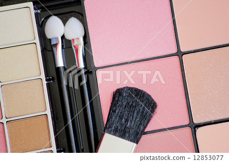 makeup brush and make-up eye shadows 12853077