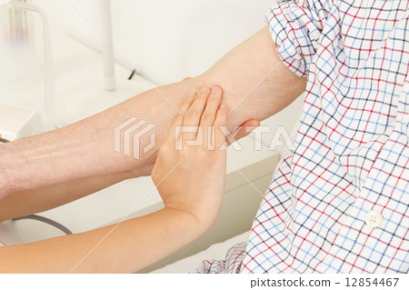 Nurse and the old man 12854467
