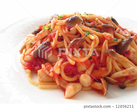 Tasty mushrooms plenty of tomato sauce pasta 12856211