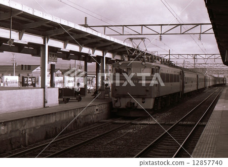 Hokuriku main line EF 70 Komatsu station Showa 51 years 12857740