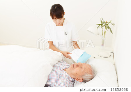 A nurse who cools his head 12858968