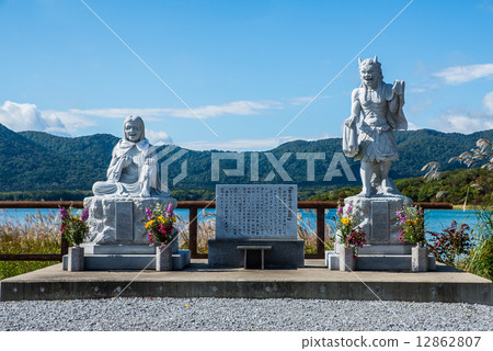 Aomori prefecture Mutsu shi undressing statue and statue of wife Okina 12862807