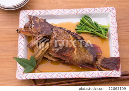 煮沸的水壺 12863109