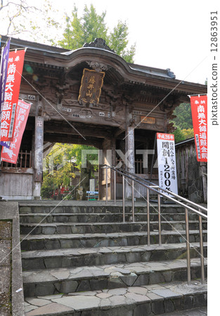 Shikoku Shrine Place No. 37 Buddhist "Iwamoto-ji" Niimon 12863951