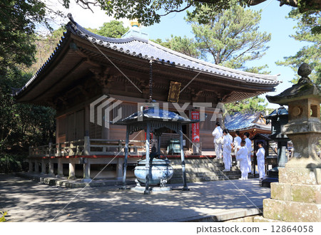 Shikoku Shrine Place No. 38 Buddhist temple "Kanji Fukusera" Daishodo and Mr. Pilgrim Shikoku Shrine Place No. 38 Buddhist temple "Kanji Fukusera" Daishodo and Mr. Pilgrim 12864058