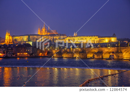 Prague 12864574