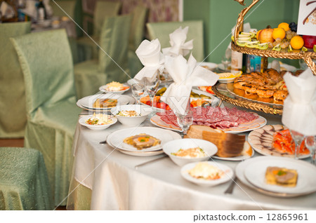 Laid the table 941. Laid the table 941. 12865961