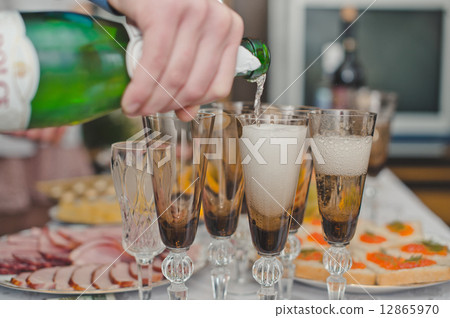 Pour in a glass 902. 12865970