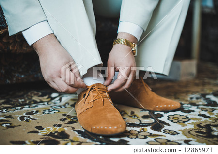 Setting of laces on boots 950. 12865971