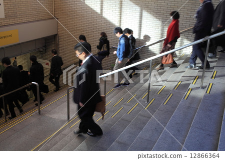 Marunouchi commuting scenery 12866364