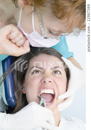 Punch the dentist 12867269