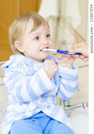 Brushing Teeth 12867854