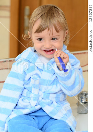 brushing teeth brushing teeth 12867855