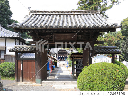 四國佛54號佛教“長壽寺”從山門看主殿 12868198