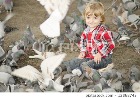 Baby Surrounded by Doves Baby Surrounded by Doves 12868742