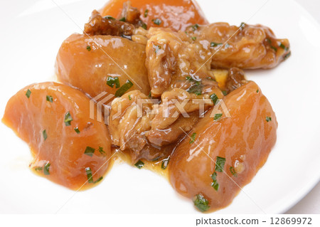 Braised delicious radish and beef Braised delicious radish and beef 12869972