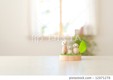 A small person 12871278