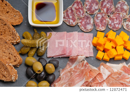 assorted cold cut platter 12872471