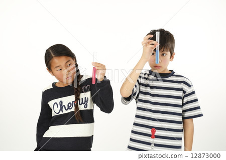 Elementary school student in science experiment Elementary school student in science experiment 12873000