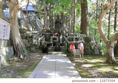 四國外國人Senkyu佛(第15號)“Choken-ji寺”“模糊封印觀音”在Mamo-in寺附近左後衛是一個鈴鐺rinkodo 四國外國人Senkyu佛(第15號)“Choken-ji寺”“模糊封印觀音”在Mamo-in寺附近左後衛是一個鈴鐺rinkodo 12875504