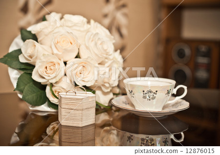 Bouquet and rings. 12876015