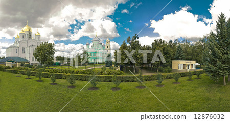 Diveevsky monastery. Panoramic view from the grooves. 12876032