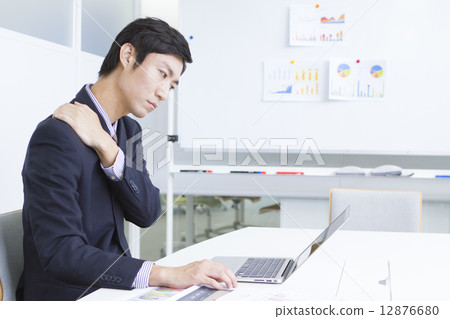 擔心的商人 12876680