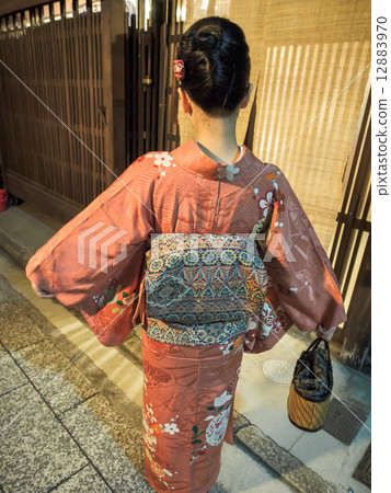 和服的小姐 12883970