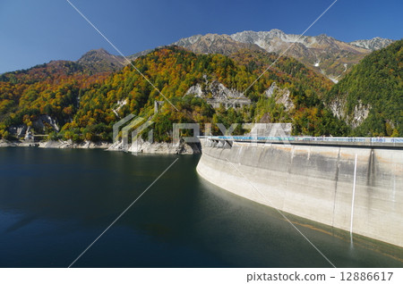 秋葉的黑部水壩（立山黑部高山路線） 12886617