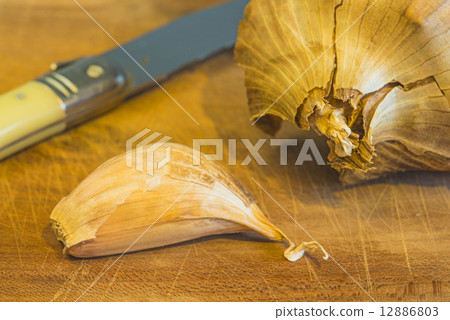 red garlic of France red garlic of France 12886803