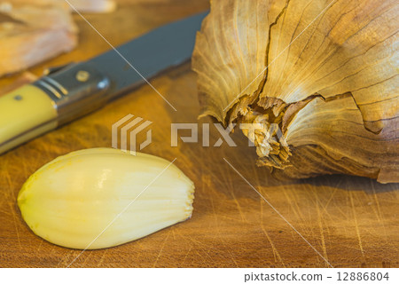 red garlic of France red garlic of France 12886804