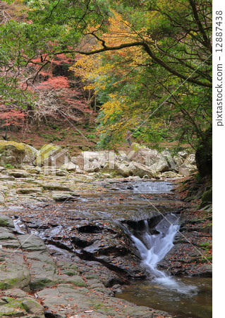 紅眼睛Shimbashi瀑布·秋葉少女瀑布 12887438