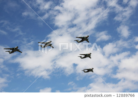 Formation Flight of C-1 12889766
