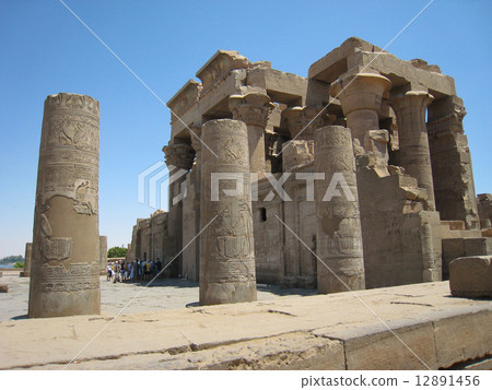 Tom temkombo 12891456