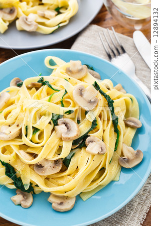 Mushroom Spinach Pasta 12894132