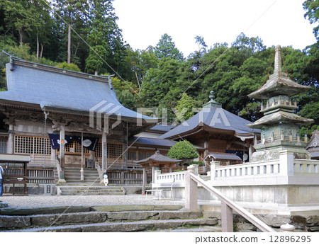 Shikoku Buddhist No. 12 Buddhist temple "Yakusanji" main temple, Daitsodo, stone pagoda Shikoku Buddhist No. 12 Buddhist temple "Yakusanji" main temple, Daitsodo, stone pagoda 12896295