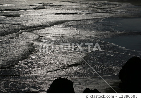 在伊利戈海岸上揮手時 在伊利戈海岸上揮手時 12896593