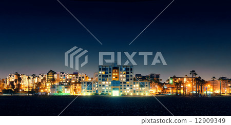 Santa Monica beach 12909349