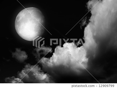 The moon in the night sky in clouds - Stock Illustration [12909799] - PIXTA