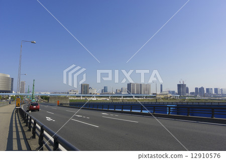 從Harumi Ohashi Bridge向Ariake Daiba望去，重建正在進行中（2020年左右東京奧運設施周邊地區） 12910576